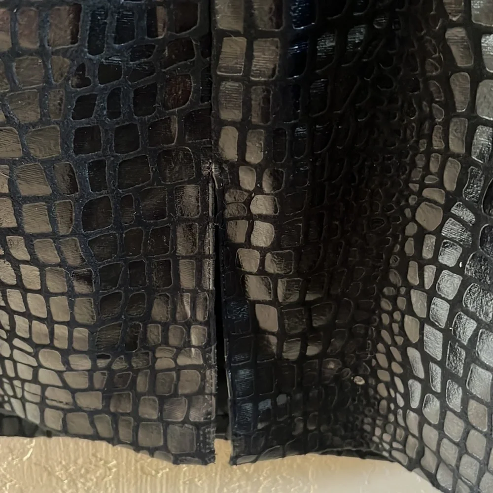 Vintage Selene Sport Women’s Black excellent condition faux crocodile sk…
